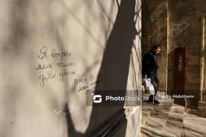 İçərişəhərdə vandalizmə məruz qalmış tarixi binalar