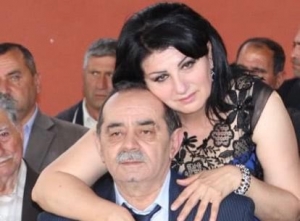 “Gözümdə yaşım tək sevdim…”