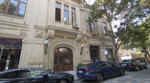 Tiflis Kommersiya Bankının Bakıdakı Binası: Neft bumu d&ouml;vr&uuml;n&uuml;n memarlıq simvolu