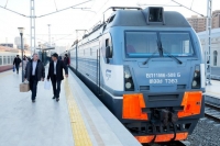 Qatarlar burdan-ora, ordan-bura gedirdi…