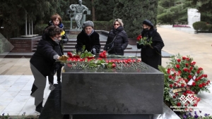 Görkəmli bəstəkar Qara Qarayevin məzarı ziyarət olunub