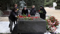 Görkəmli bəstəkar Qara Qarayevin məzarı ziyarət olunub