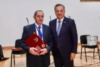 “Milli poeziyamızın Vaqif Aslan mərtəbəsi” – CAVANŞİR FEYZİYEV YAZIR