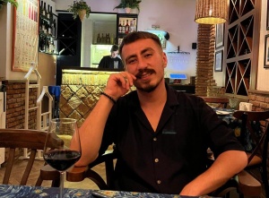 İnsanları susan, k&uuml;ləklərisə susmayan bir şəhərin unudulmuş bir sakini