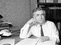 Ölkə mədəniyyətinin elitası Xalq yazıçısı İlyas Əfəndiyevin işığına toplaşmışdı