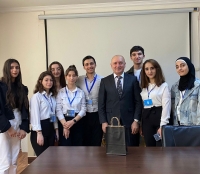 Dillər Universitetinin Kitab Klubu ilk tədbirini keçirib