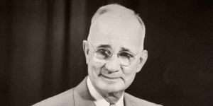 Napoleon Hill deyir ki, “Düşün və varlan»