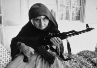 Bir fotonun izi ilə - erməni yalan təbliğatının qurbanı olan yaşlı qadın