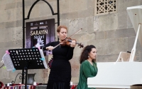 Vəzifəlilər Yevgeniya Epşteyni dinləməyə gəlmişdilər