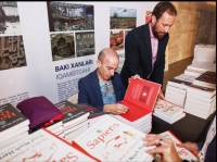 İsrailli yazıçı və tarixçi Yuval Noah Harari Bakıda oxucularla görüşüb