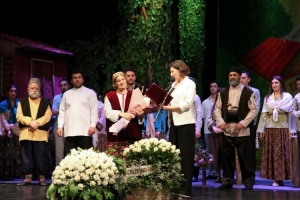 Gülcahan Salamova 60 yaşını elə səhnədəcə qeyd etdi