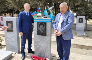 Azərbaycana ermənilərlə vuruşmaq üçün gəlib şəhid olmuş 20 yaşlı qazax gəncinin doğmaları 28 ildən sonra tapıldı