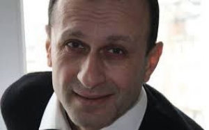 İlham Hüseynovun eyvandan atılma təhlükəsi