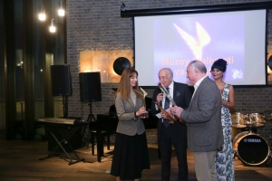 Xalça Muzeyinə “Humay” mükafatı təqdim olunub
