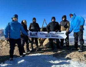 Deputatlar əsl alpinist kimi!
