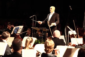 Beynəlxalq Qəribə Musiqi G&uuml;n&uuml;, Ukraynanın m&uuml;stəqilliyi və kartof &ccedil;ipsi