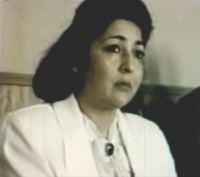 Qəfildən &uuml;rəyini tutub k&uuml;&ccedil;ədə yıxılır...