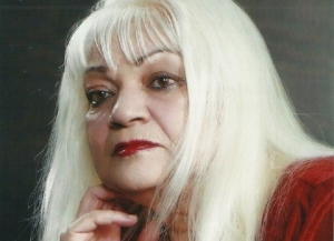 “Istedadsız rejissor həm də aktyor olmaq fikrinə düşəndə...”