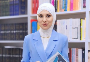 M&uuml;taliə saatı: Bahar Bəxtiyarqızı, &ldquo;Əslində, mən kiməm?!&rdquo;