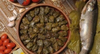“İrəvan mətbəxindən nümunələr” layihəsində Üzüm yarpağına bükülmüş xan balığı
