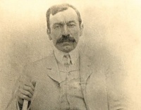 Milli teatrımızın ilk peşıkar aktyorlarından biri