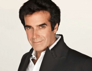 O David Kopperfilddir, dünyanı sehrin ağuşuna atan kəs