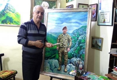 Rəsm qalereyası: Rəssam Qafar Sarıvəlli və onun yaratdığı şəhid Yunis Kazımovun portreti.