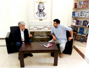 “Allahın bir sözü itib, şair o sözü axtarır...”