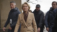 Günün fotosu: Ursula fon der Lyayen Kiyevə 3,5 milyard avroyla gəlib