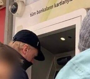 Günün fotosu: Çubays İstanbul aeroportunda fotokameraya tuş gəlib