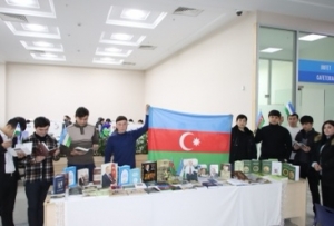 Azərbaycana dair zəngin kitab kolleksiyası Özbəkistandakı 14 mərkəzi kitabxanaya hədiyyə edilib