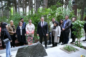 Bəstəkar Rauf Hacıyevin doğum günündə məzarı ziyarət olunub