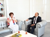 Nazir Anar Kərimov Tamara Sinyavskayaya “Şərəf” ordenini təqdim edib