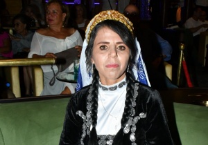 Səhnəmizdə dirçələn dəyərlər: Teatr hara gedir?