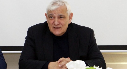 “Sənətkarın yolu qışqırıqdan pıçıltıya gələn yoldur ” – HƏR GÜN KAMAL ABDULLADAN 7 QRANULA