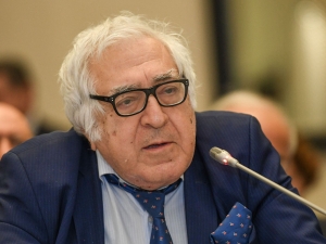 Beşmərtəbəli evin altıncı mərtəbəsi varmı?
