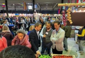 Lüksemburqun Baş naziri Azərbaycan stendini ziyarət edib