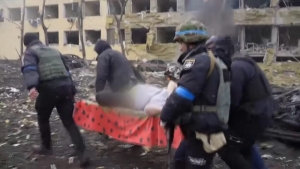 Günün fotosu: Doğum evi bombalanıb, hamilə qadın və bətnindəki körpə ölüb