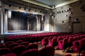 Paytaxt və region teatrlarının nəzdində teatr-studiyaları yaradılır