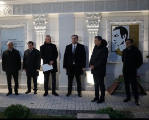 Moldovada Müslüm Maqomayevin barelyefi açılıb