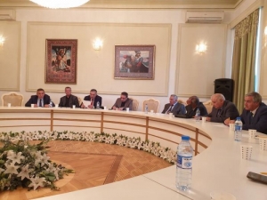 Azər Turan publisistika mövzusunda qurultayqabağı məruzə edib