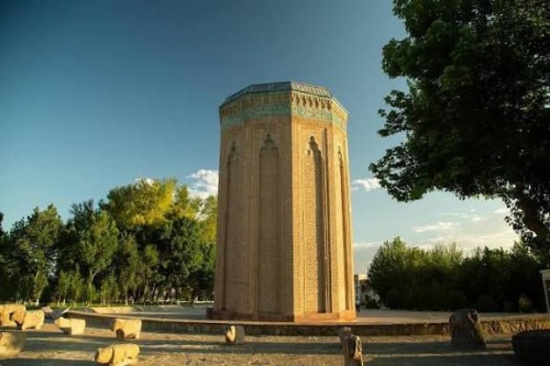 Atabəy yadigarı, qadın ucalığı və şərəf simvolu Möminə xatın