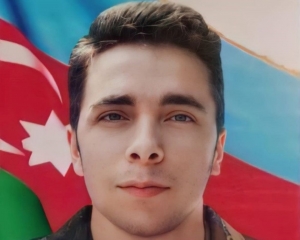 Oğlum, ayaq saxla, bir az asta gəz...