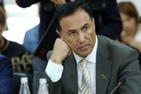 Professor və deputat Nəsirov qaranlıqda da işıq axtarır...