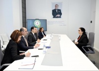 Mədəniyyət naziri Bakıda növbəti dəfə bir qrup vətəndaşın müraciətini dinləyib