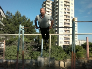 Ahıl yaşında kross qaçan, turnikdə durmadan dartınan, yorulmadan üzən bir şəxsin GƏNCLƏRƏ NƏSİHƏTİ