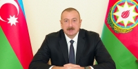 Prezident gəncləri mükafatlandırıb