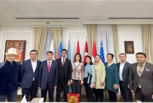 Günay Əfəndiyeva türk dövlətlərinin gənc şair və yazarları ilə görüşüb
