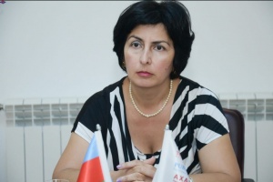 O, öz tərcümeyi-halını çiyinlərində gəzdirir - PORTRET