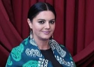 Komitə sədri Əməkdar artisti təbrik edib